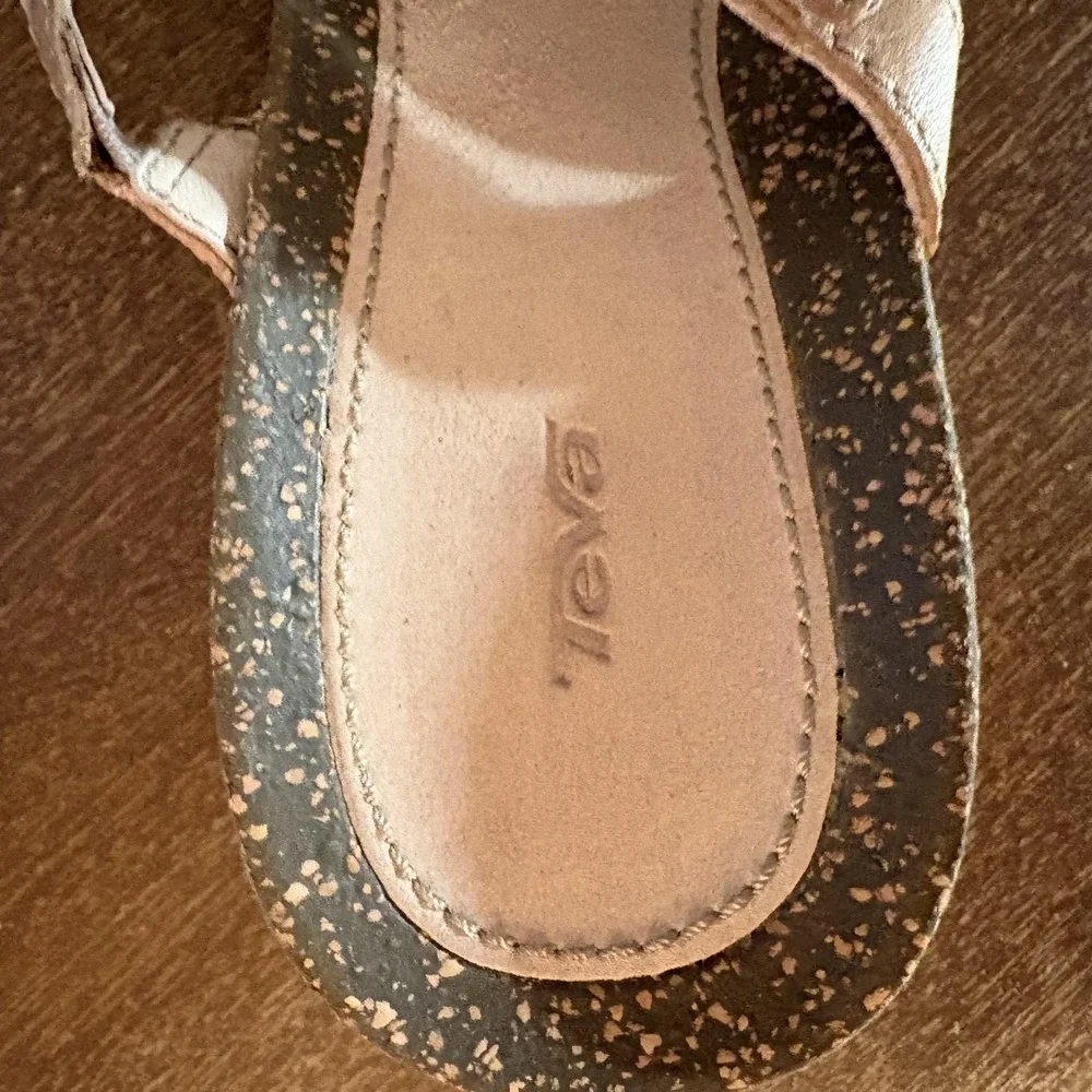 Teva Sandals Womens Size 9.5 Beige Leather Strappy Wedge Comfort Shoes